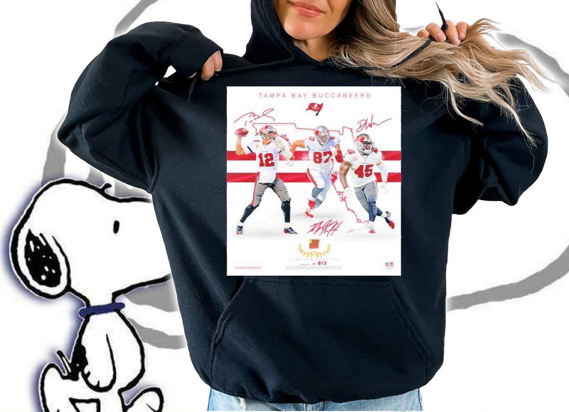 Tom Brady Rob Gronkowski & Devin White Tampa Bay Buccaneers Signatures T-Shirt t-shirt