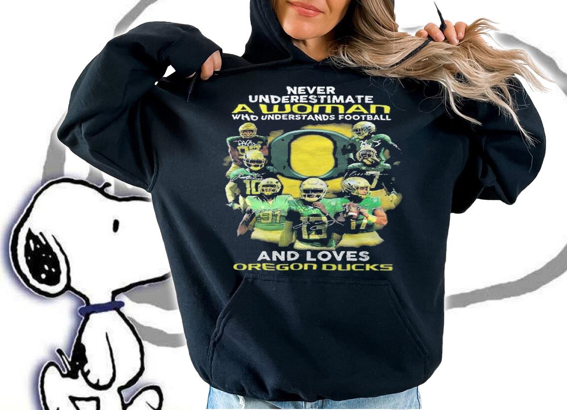 Never Underestimate A Woman Who Understands Baseball And Love Oregon Ducks Shirt t-shirt hoodie
