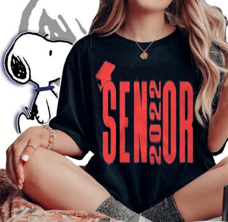 Senior 2022 Red Graduation Cap Design Shirt t-shirt