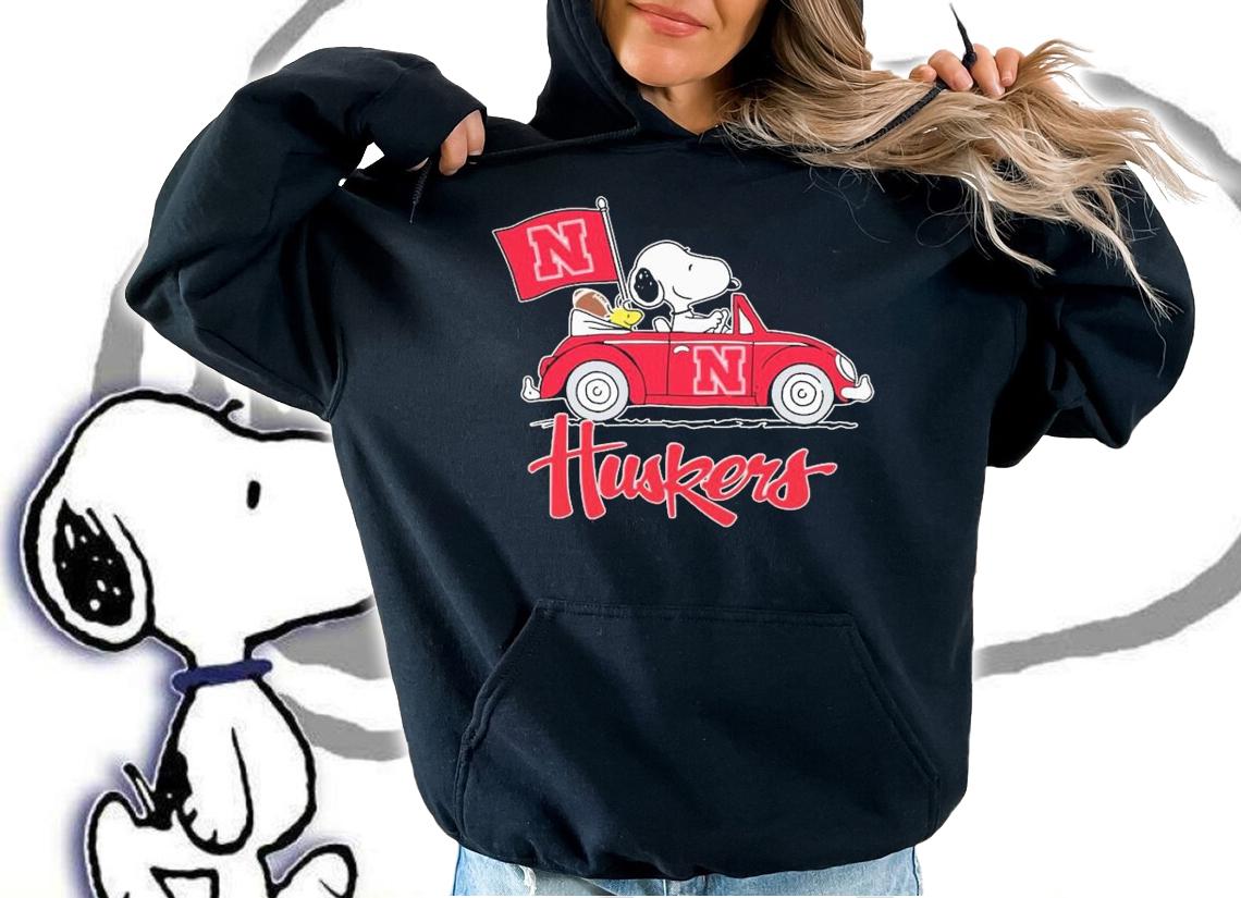 Huskers Snoopy And Woodstock Driving Car Nebraska Cornhuskers Flag t-shirt