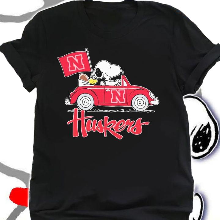 Huskers Snoopy And Woodstock Driving Car Nebraska Cornhuskers Flag t-shirt