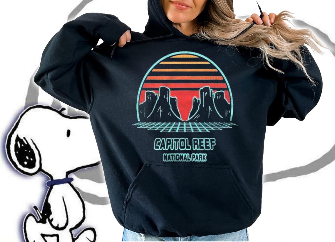 Capitol Reef National Park Retro Hiking Vintage 80S Style Shirt hoodie