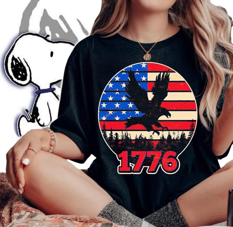 Vintage USA 1776 Emblem US Flag Eagle T-Shirt woman shirt
