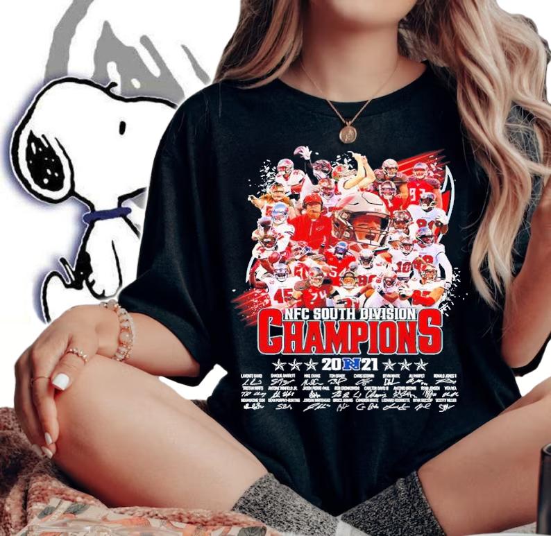 NFC South Division Champions 2021 Tampa Bay Buccaneer signatures shirt woman shirt