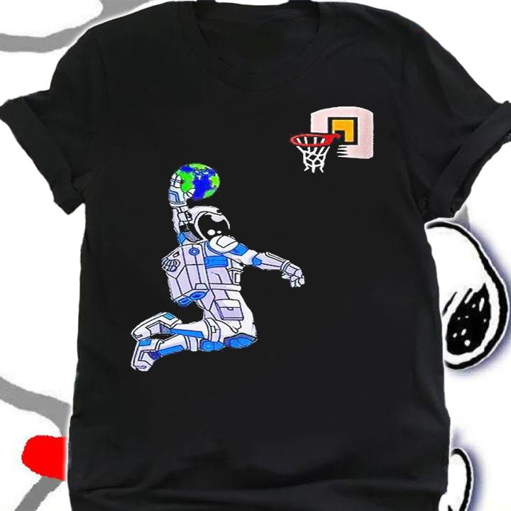 Astronaut Space Earth dunking Basketball T-shirt