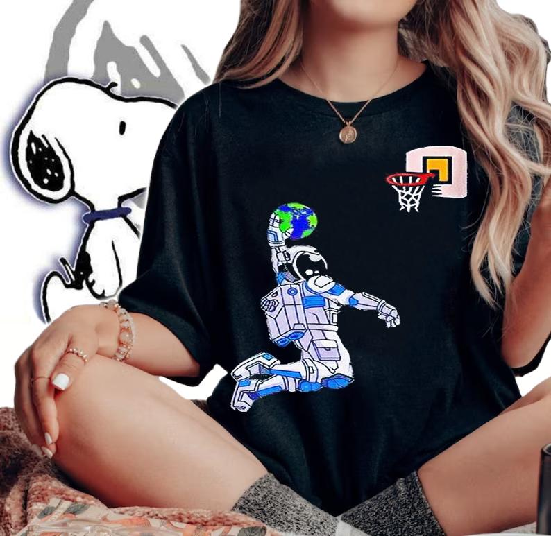 Astronaut Space Earth dunking Basketball T-shirt